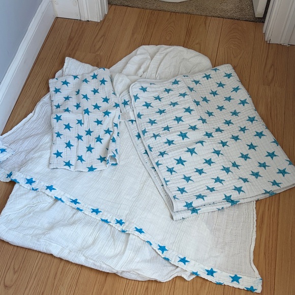 Aden + Anais Muslin White and Blue Star Bedding Set -...